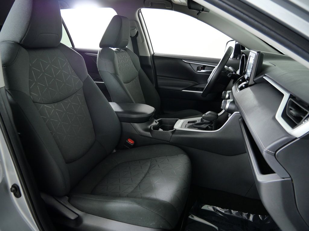 Thumbnail: 2021 Toyota RAV4 - 21