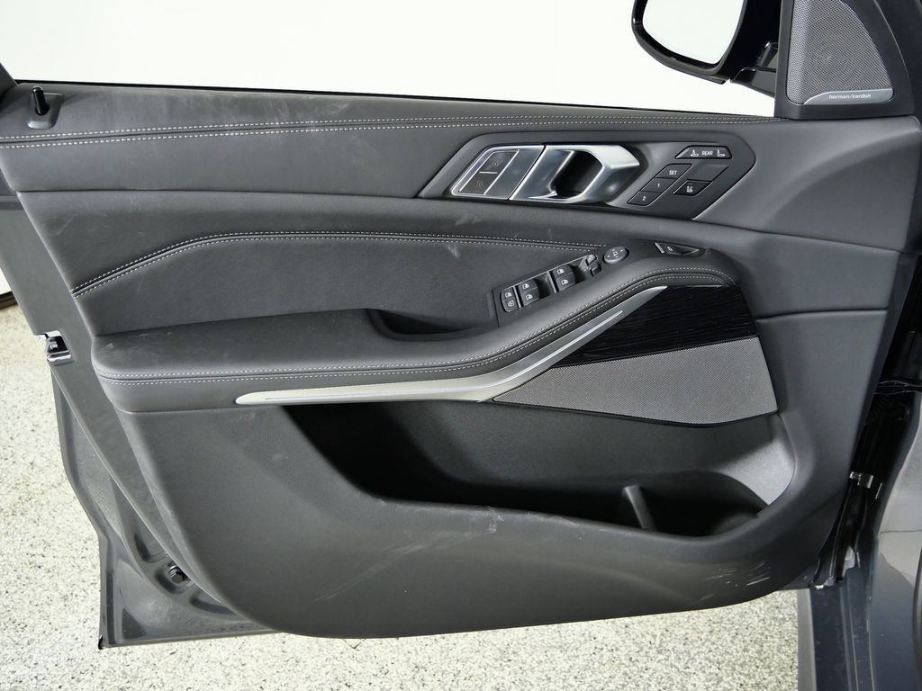 Thumbnail: 2026 BMW X7 - 37