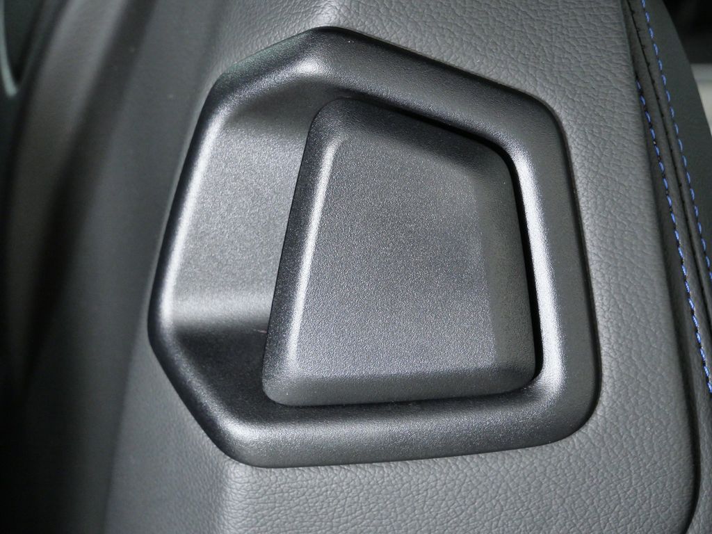 Thumbnail: 2023 BMW M2 - 23