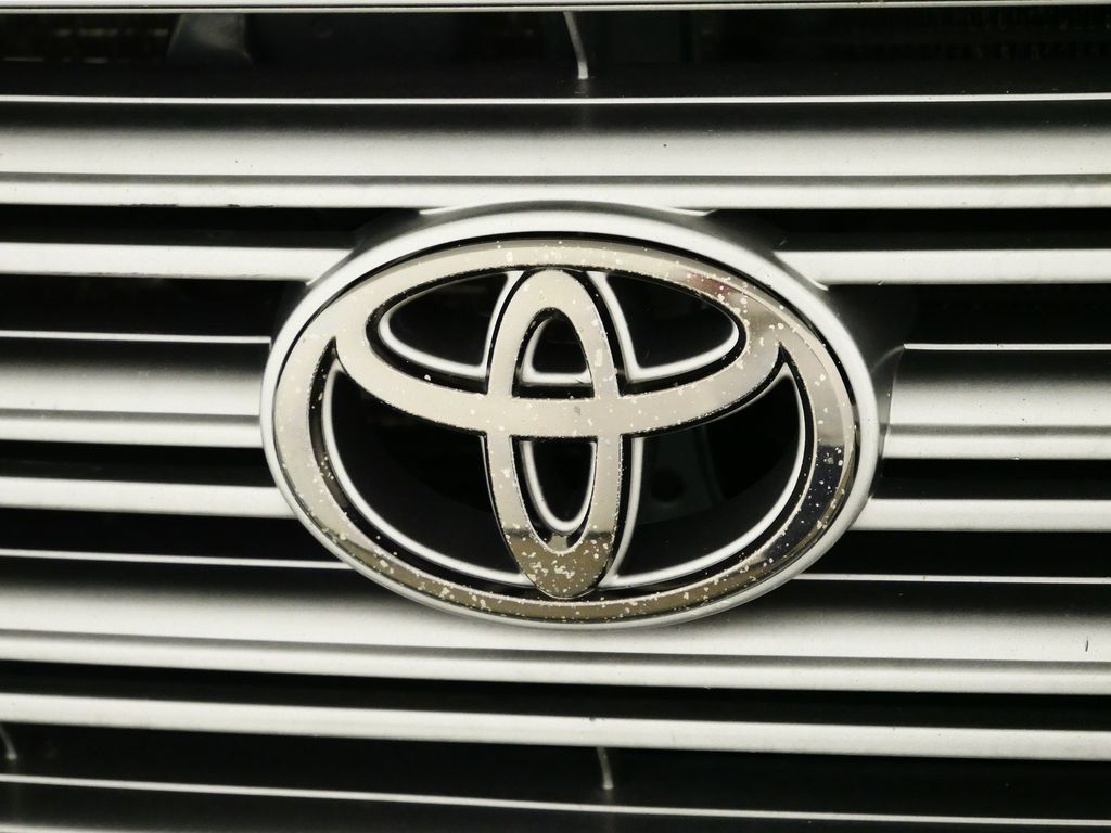 Thumbnail: 2004 Toyota Land Cruiser - 12