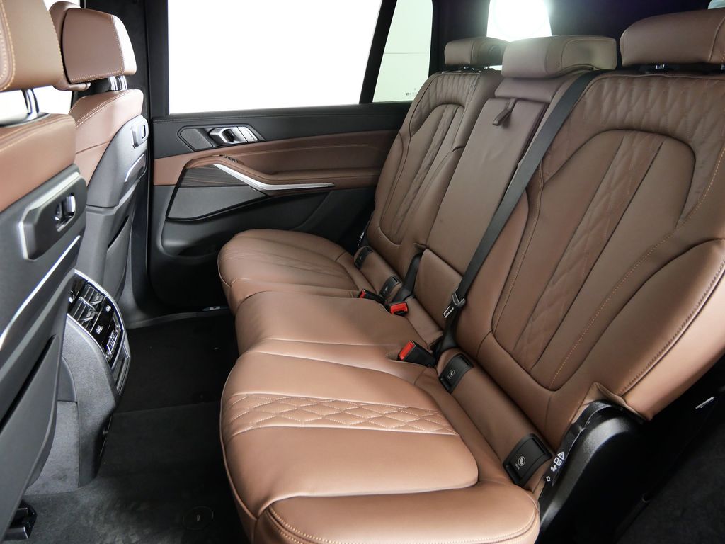 Thumbnail: 2026 BMW X7 - 35