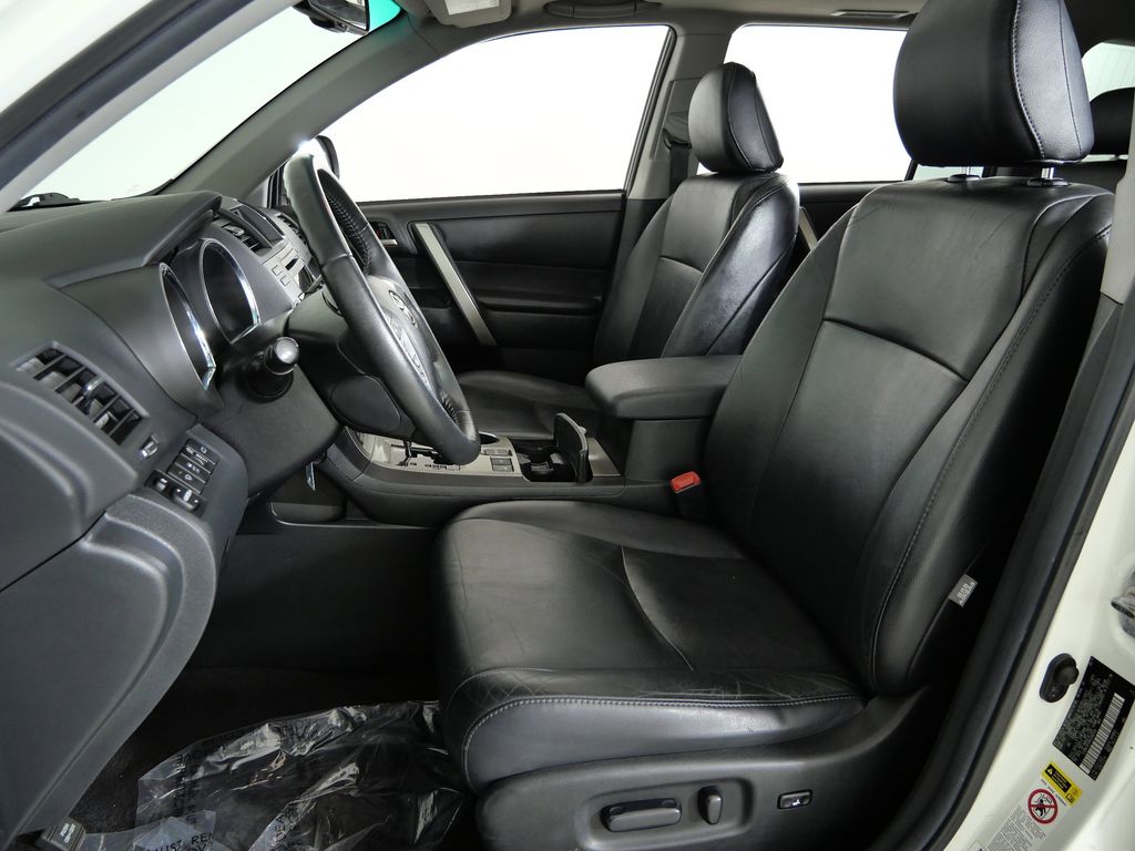 Thumbnail: 2011 Toyota Highlander - 34