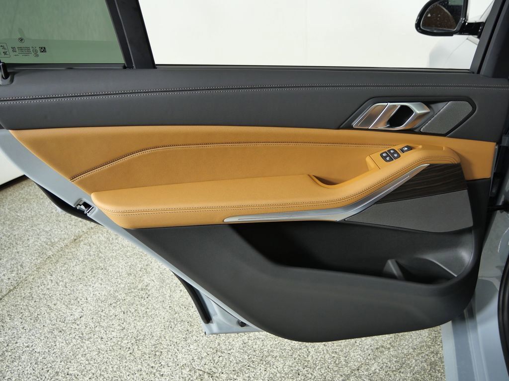 Thumbnail: 2026 BMW X7 - 35