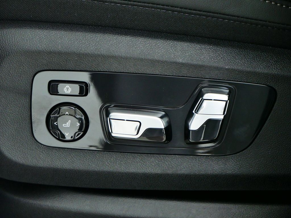 Thumbnail: 2026 BMW X7 - 34