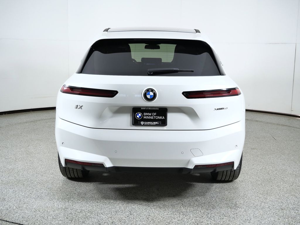 Thumbnail: 2026 BMW iX - 10