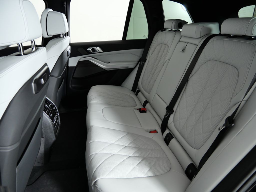 Thumbnail: 2026 BMW X5 - 33