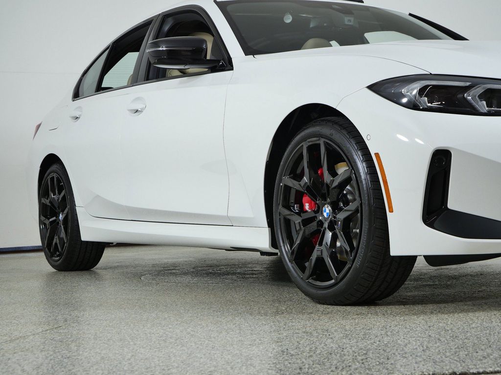 Thumbnail: 2026 BMW 3 Series - 6