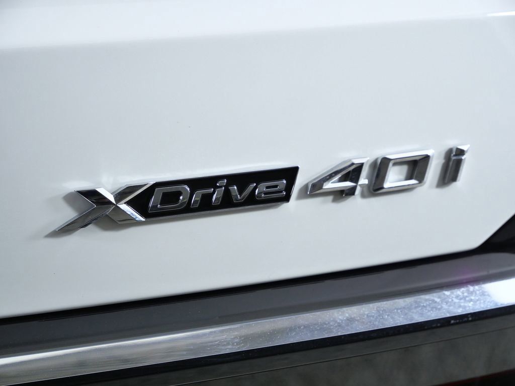 Thumbnail: 2026 BMW X7 - 14