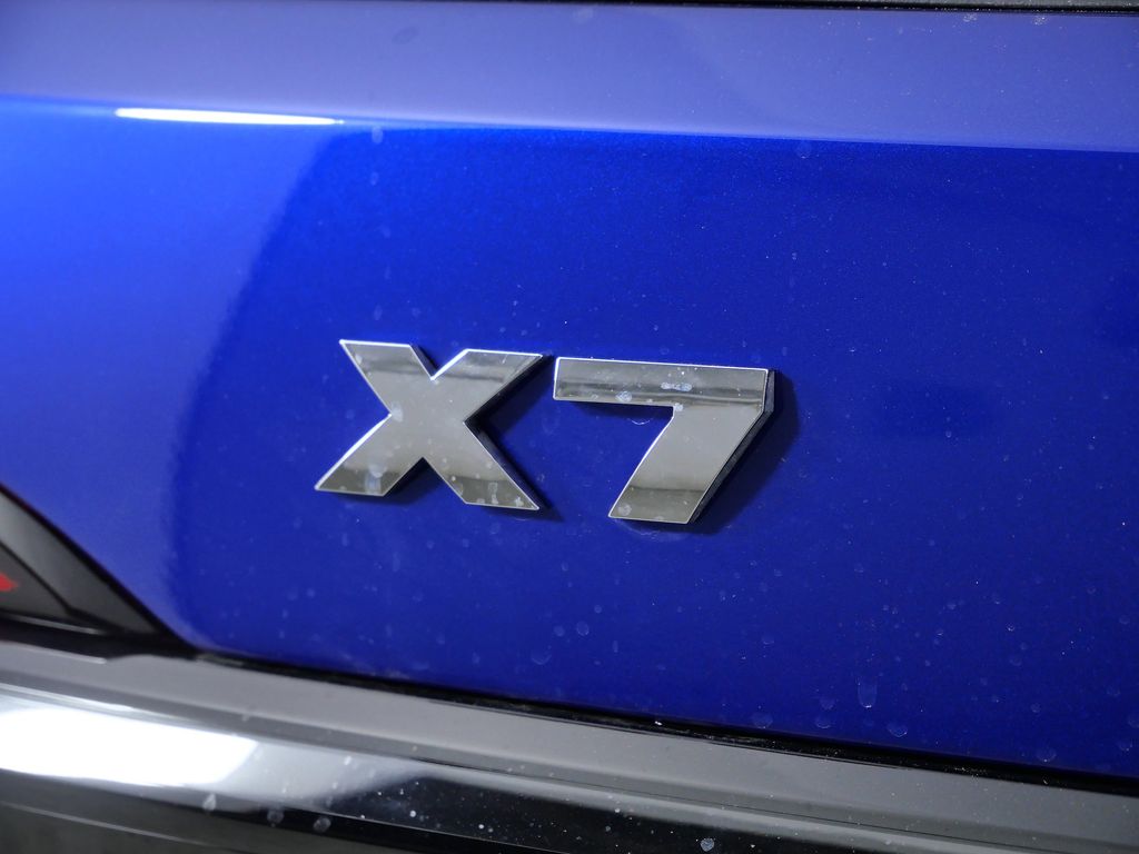 Thumbnail: 2026 BMW X7 - 13
