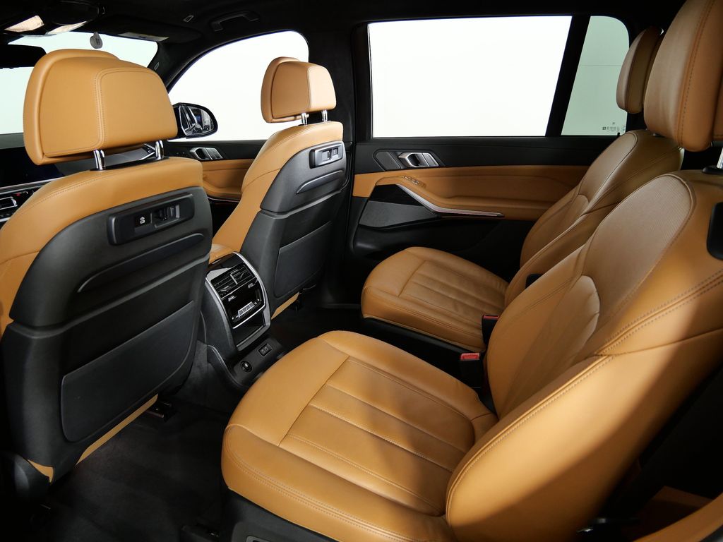 Thumbnail: 2020 BMW X7 - 32