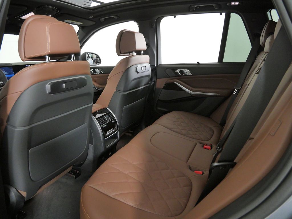 Thumbnail: 2026 BMW X5 - 32