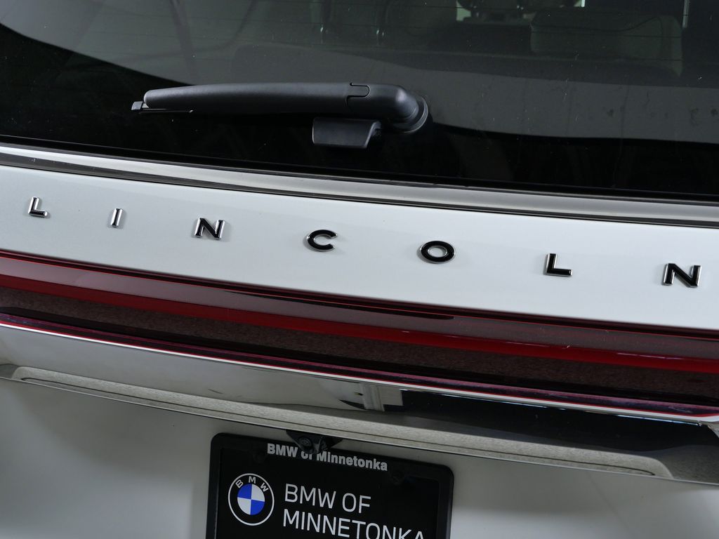Thumbnail: 2023 Lincoln Navigator L - 12