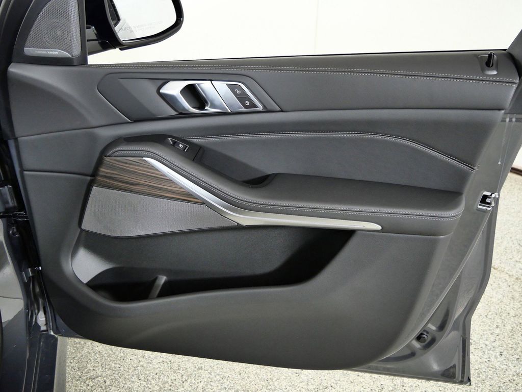 Thumbnail: 2026 BMW X5 - 19