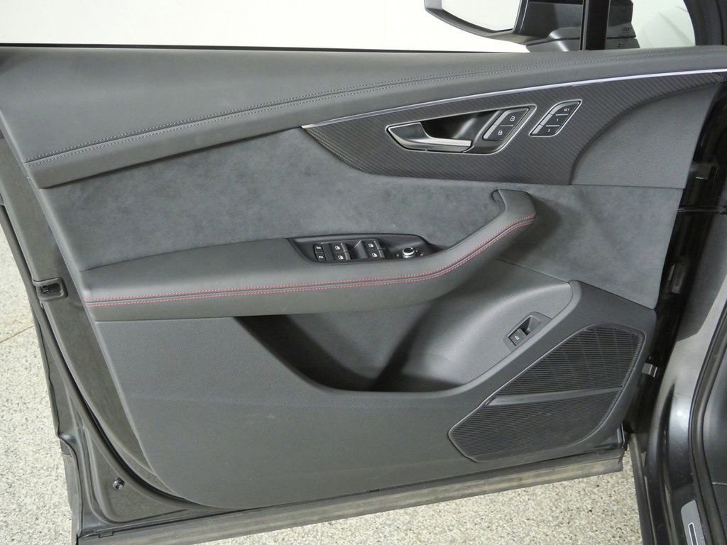 Thumbnail: 2025 Audi SQ7 - 31