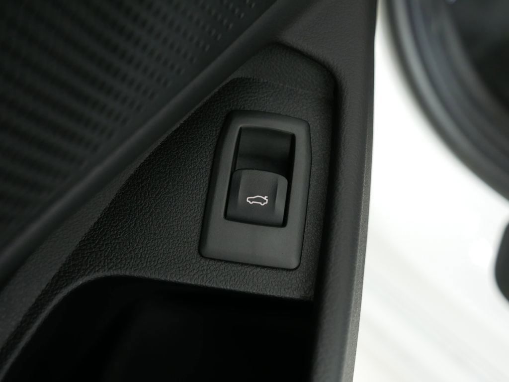 Thumbnail: 2025 BMW 3 Series - 35