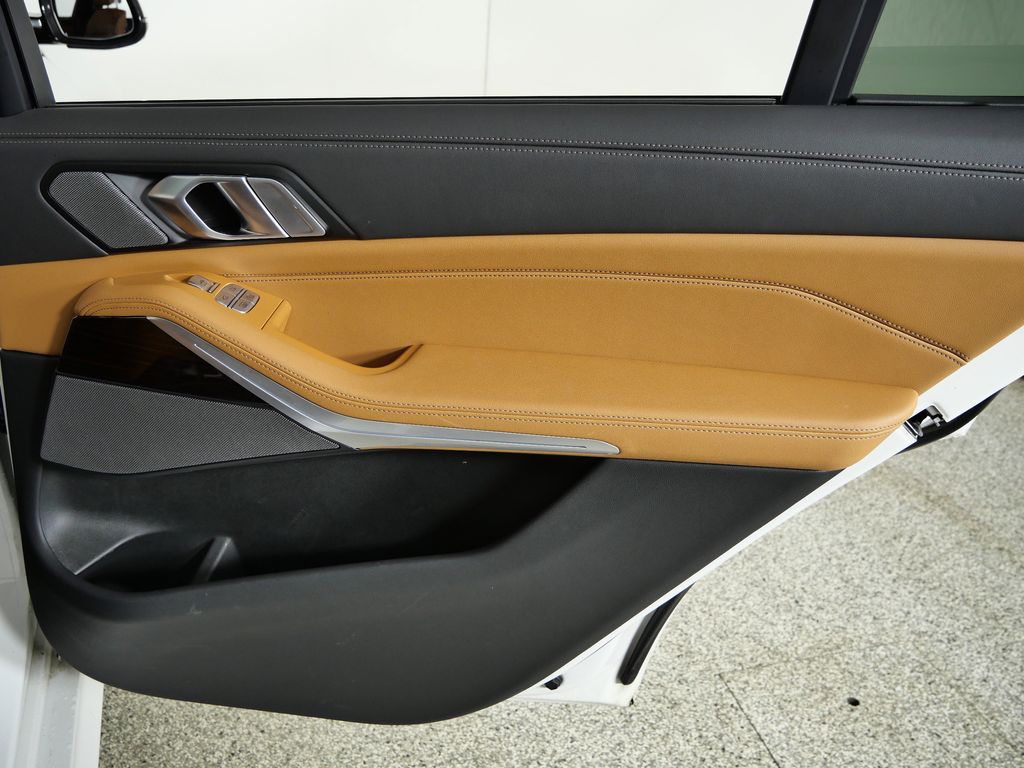 Thumbnail: 2023 BMW X7 - 30