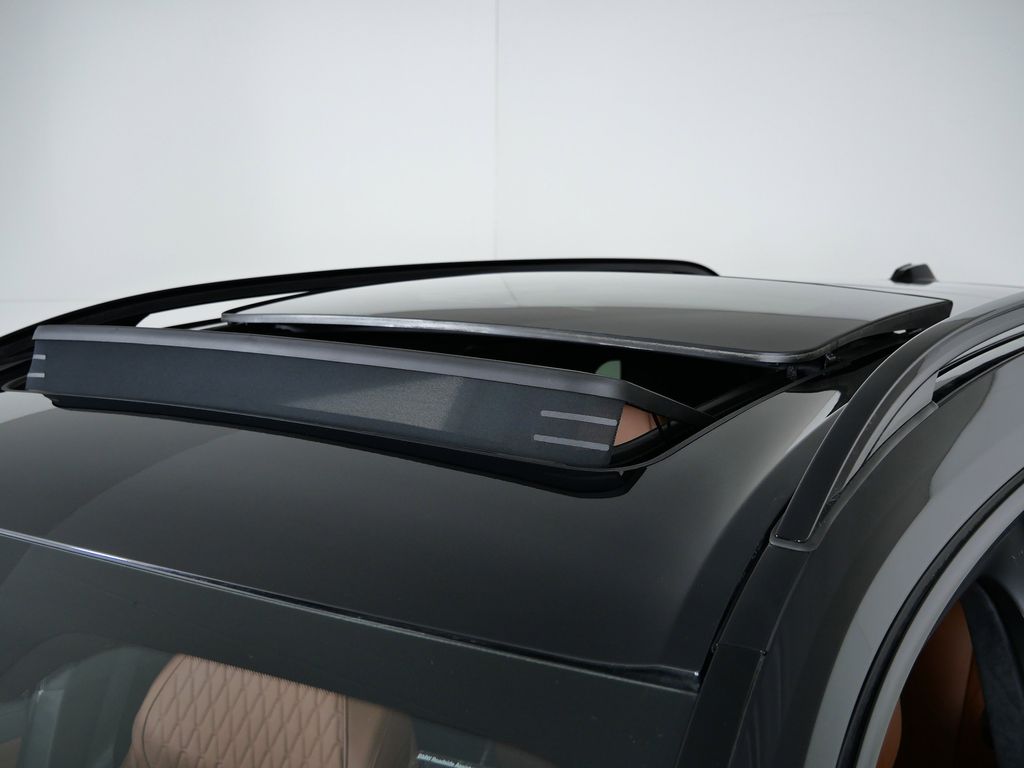 Thumbnail: 2026 BMW X7 - 18