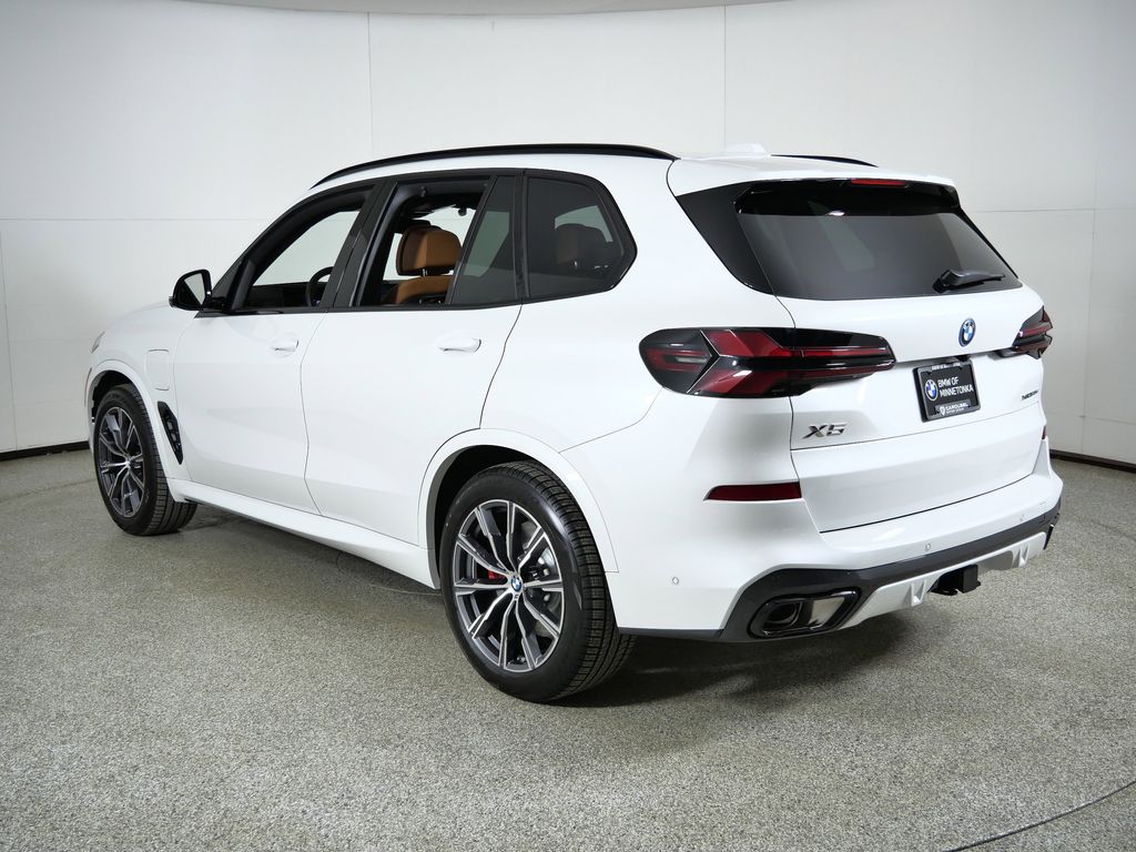 Thumbnail: 2026 BMW X5 - 14