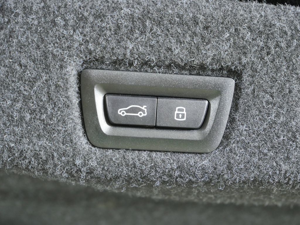 Thumbnail: 2026 BMW i5 - 32