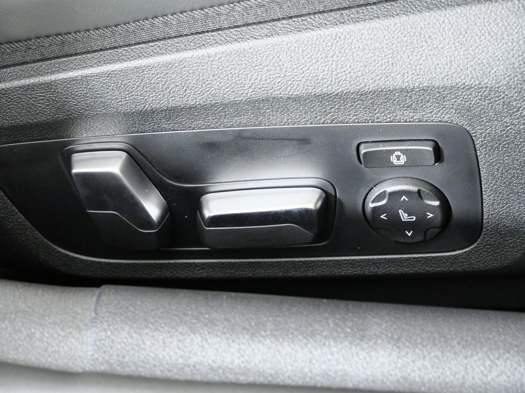 Thumbnail: 2026 BMW 8 Series - 22