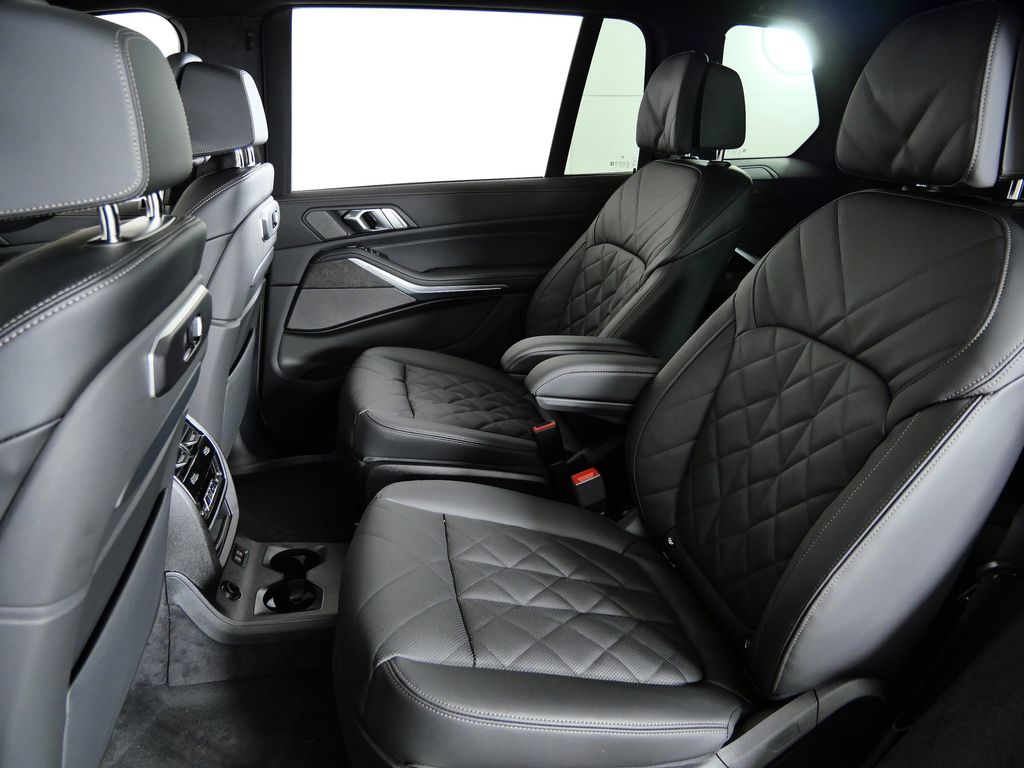 Thumbnail: 2026 BMW X7 - 35