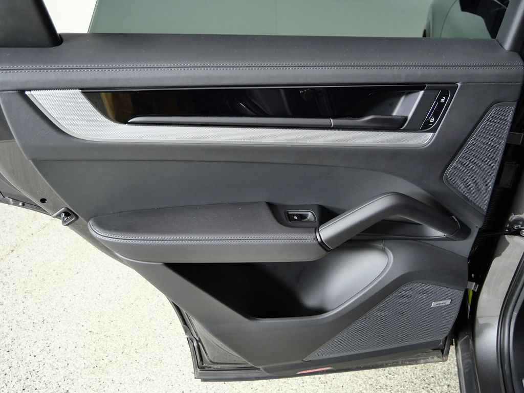 Thumbnail: 2024 Porsche Cayenne - 30