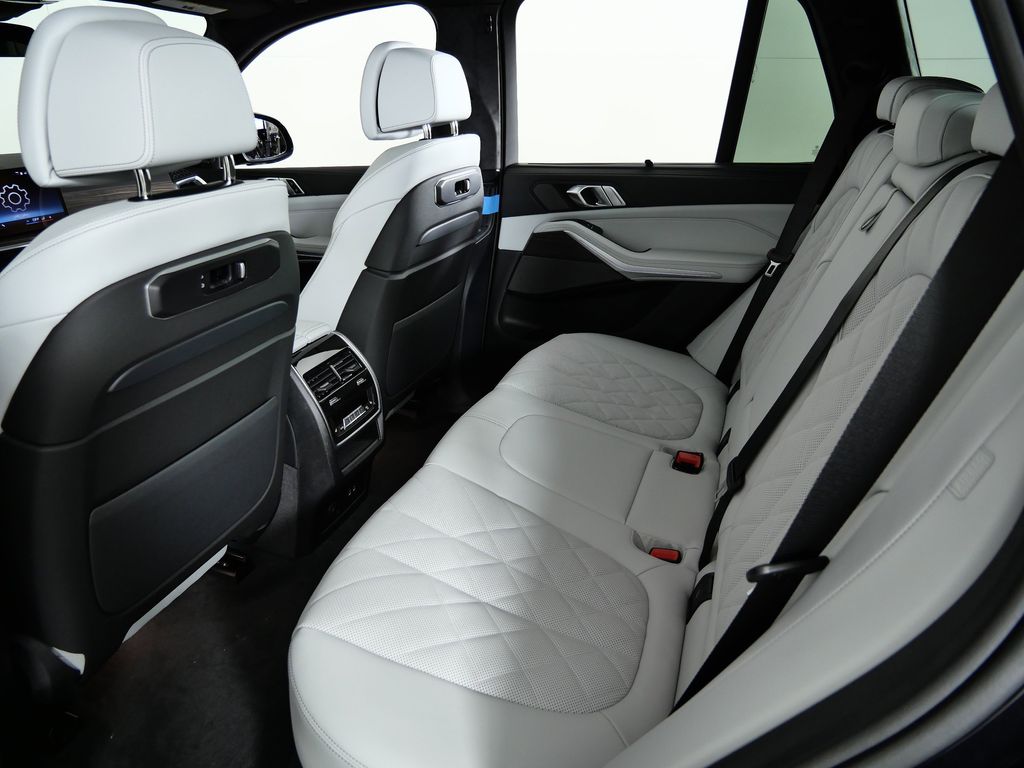 Thumbnail: 2026 BMW X5 - 32