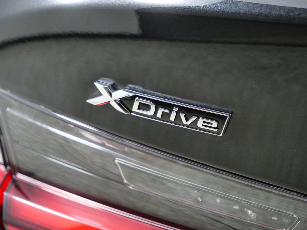 Thumbnail: 2026 BMW 3 Series - 13