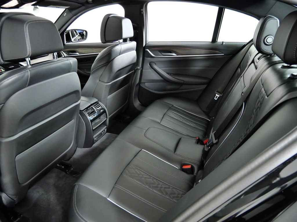 Thumbnail: 2023 BMW 5 Series - 35