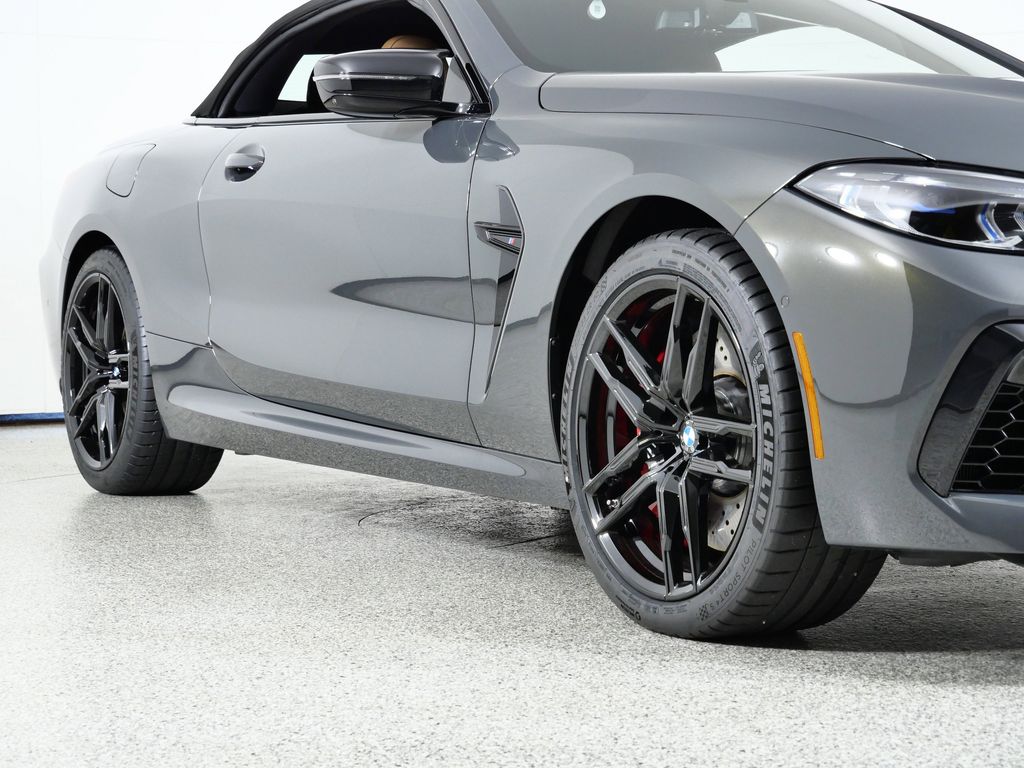 Thumbnail: 2025 BMW M8 - 6