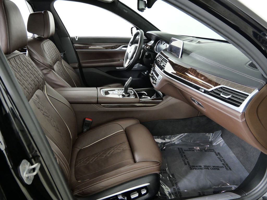 Thumbnail: 2016 BMW 7 Series - 21