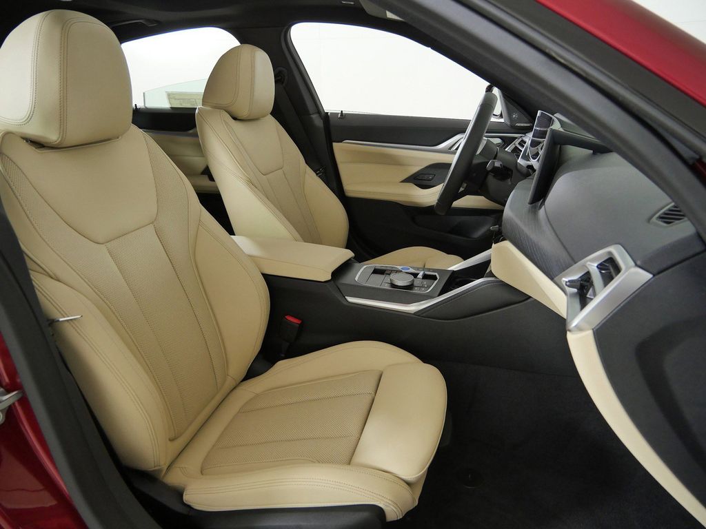 Thumbnail: 2026 BMW i4 - 20