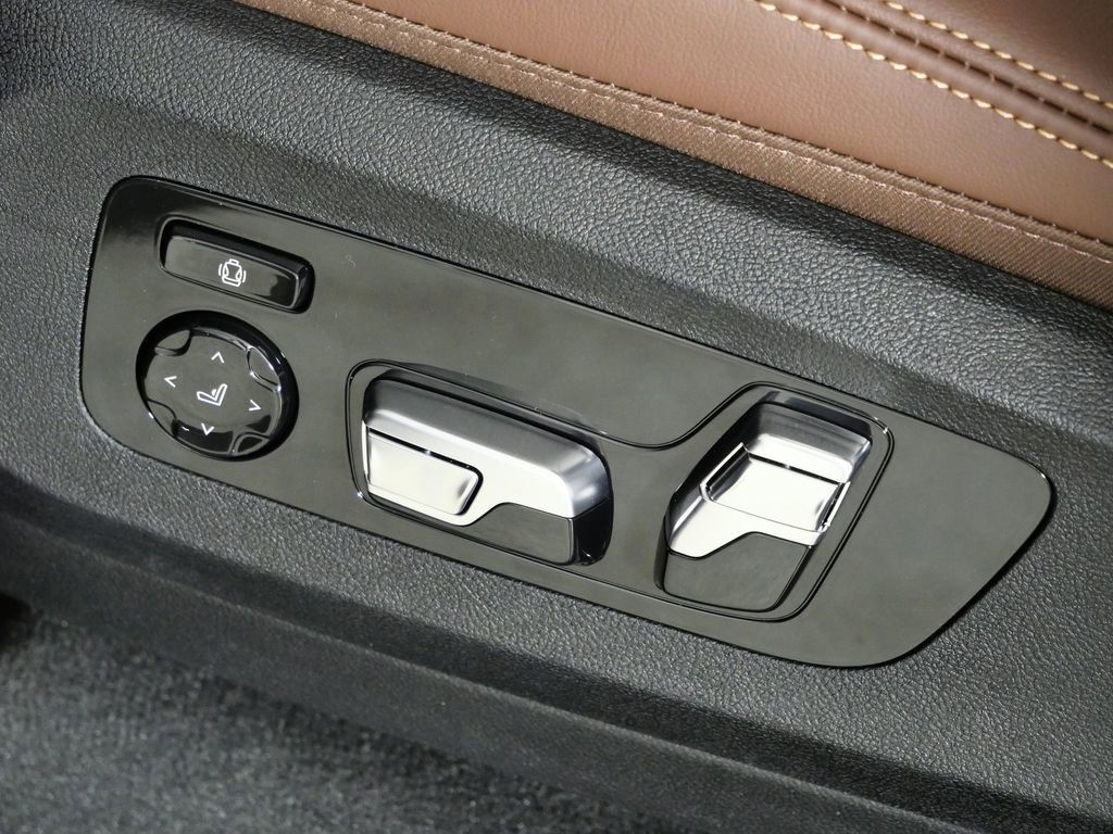 Thumbnail: 2026 BMW X7 - 42