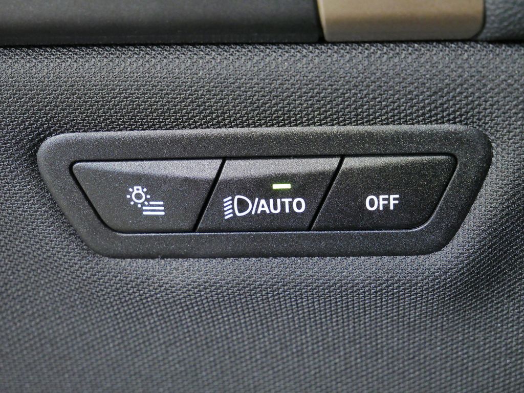 Thumbnail: 2023 BMW iX - 44