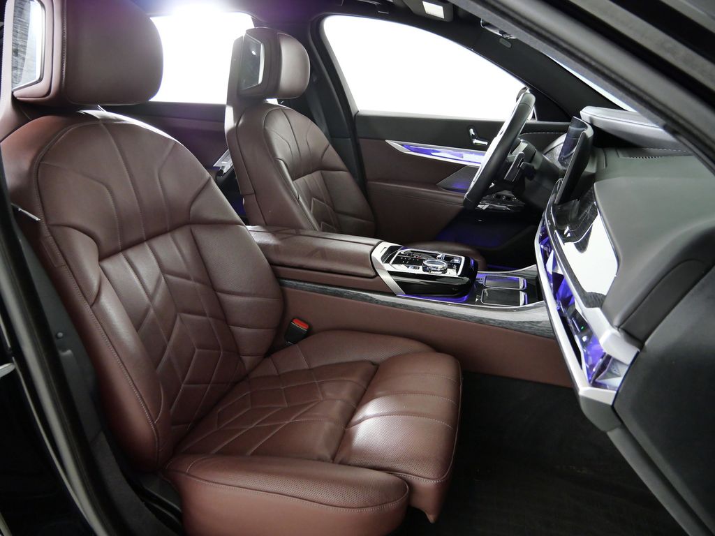 Thumbnail: 2023 BMW 7 Series - 27