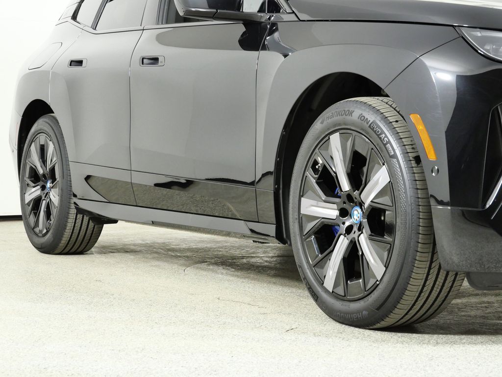 Thumbnail: 2024 BMW iX - 8