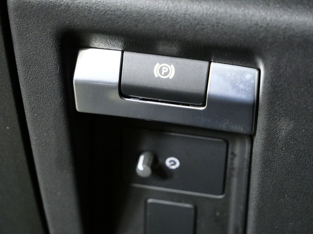 Thumbnail: 2024 Land Rover Defender - 38