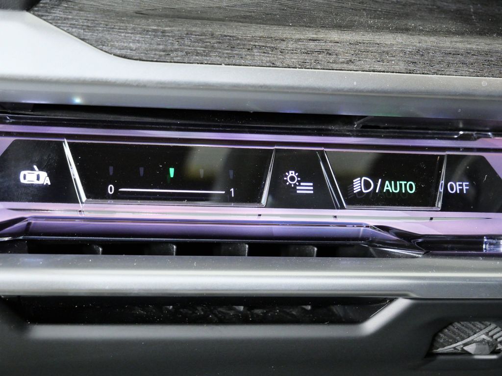 Thumbnail: 2023 BMW i7 - 40