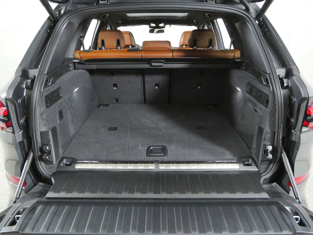 Thumbnail: 2026 BMW X5 - 28