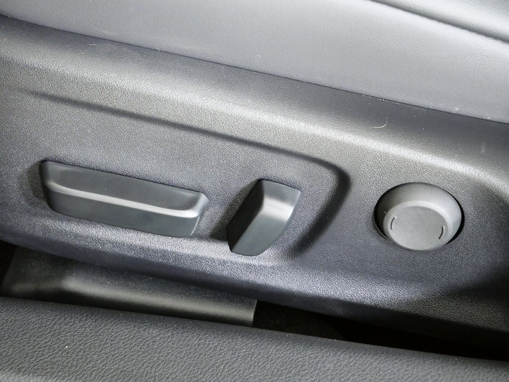 Thumbnail: 2025 Lexus IS - 36