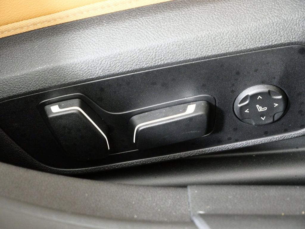 Thumbnail: 2025 BMW i4 - 27