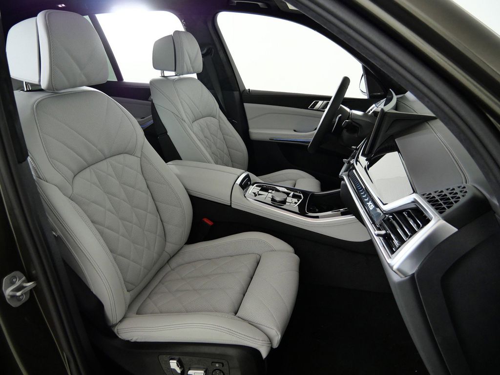 Thumbnail: 2026 BMW X5 - 21