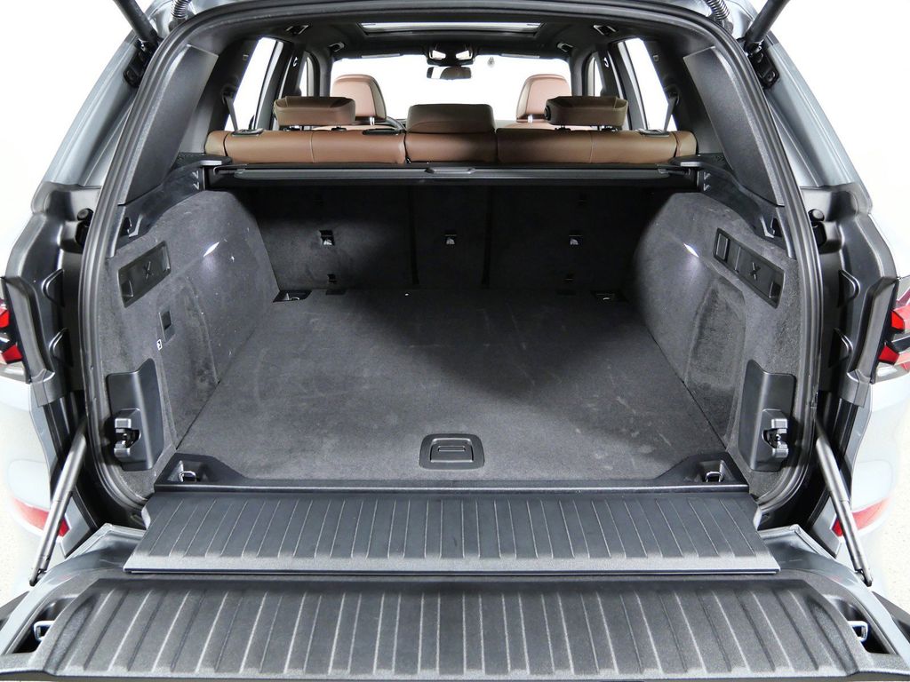 Thumbnail: 2026 BMW X5 - 28