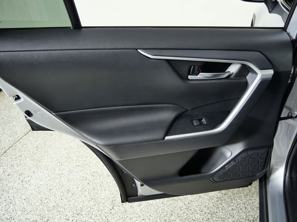 Thumbnail: 2021 Toyota RAV4 - 27