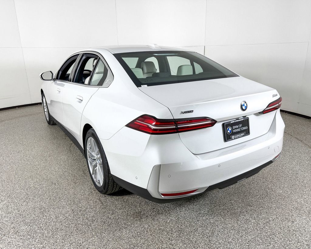 Thumbnail: 2025 BMW 5 Series - 13