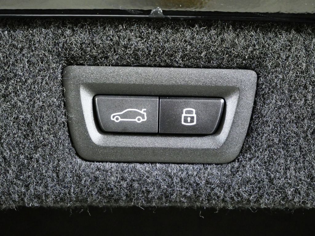 Thumbnail: 2026 BMW 8 Series - 30