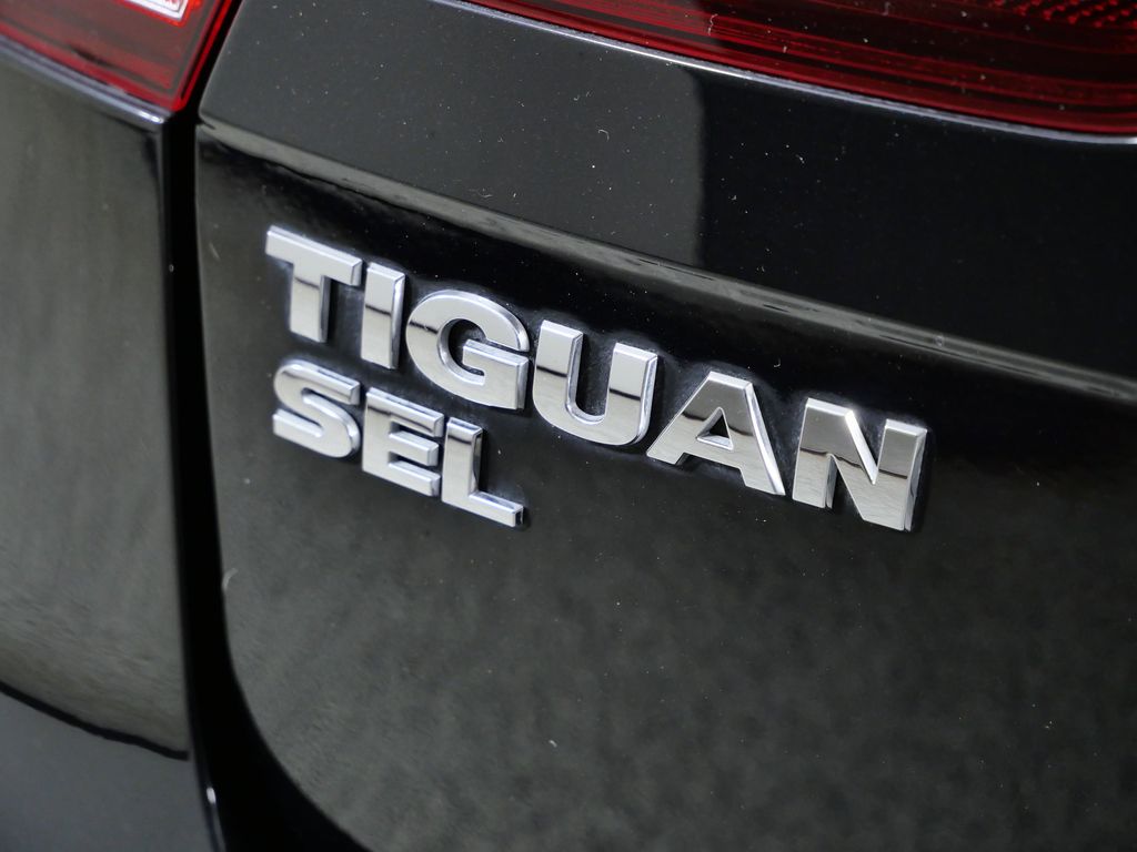 Thumbnail: 2021 Volkswagen Tiguan - 14