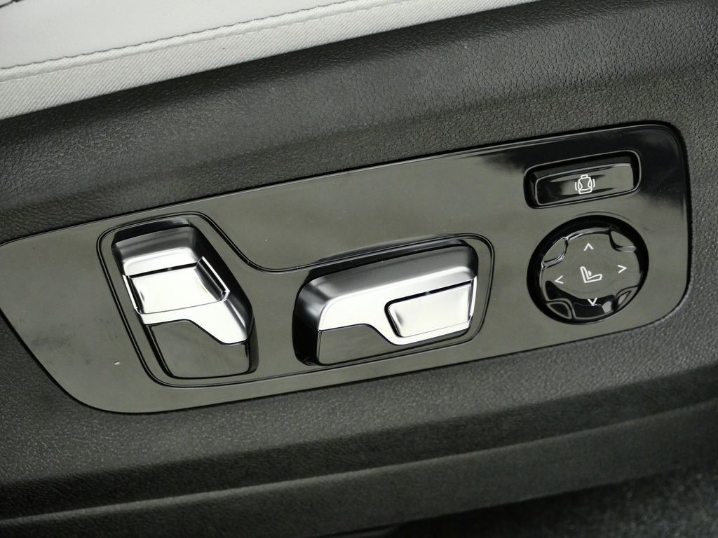 Thumbnail: 2026 BMW X7 - 24