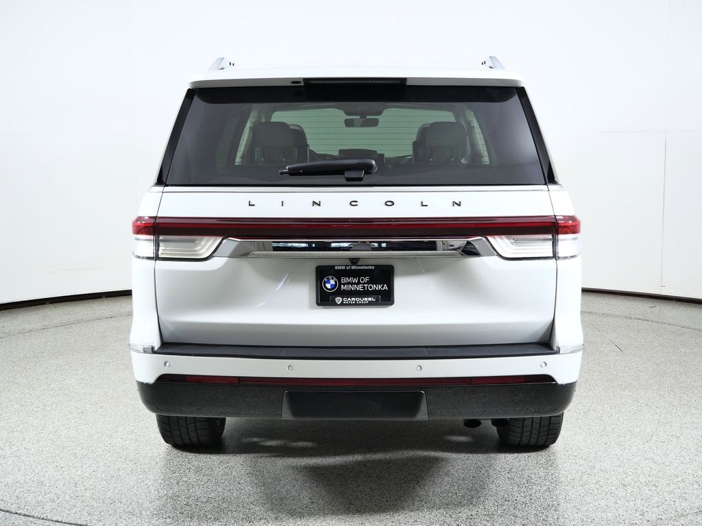 Thumbnail: 2023 Lincoln Navigator L - 11