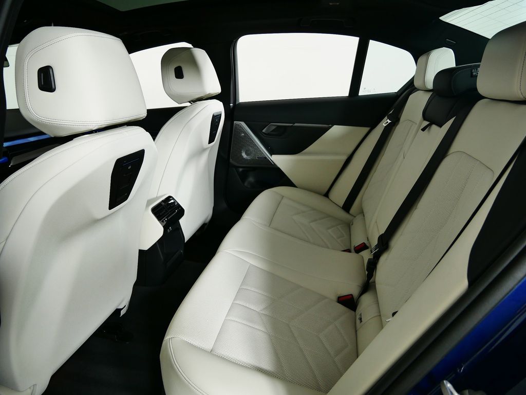 Thumbnail: 2024 BMW i5 - 33
